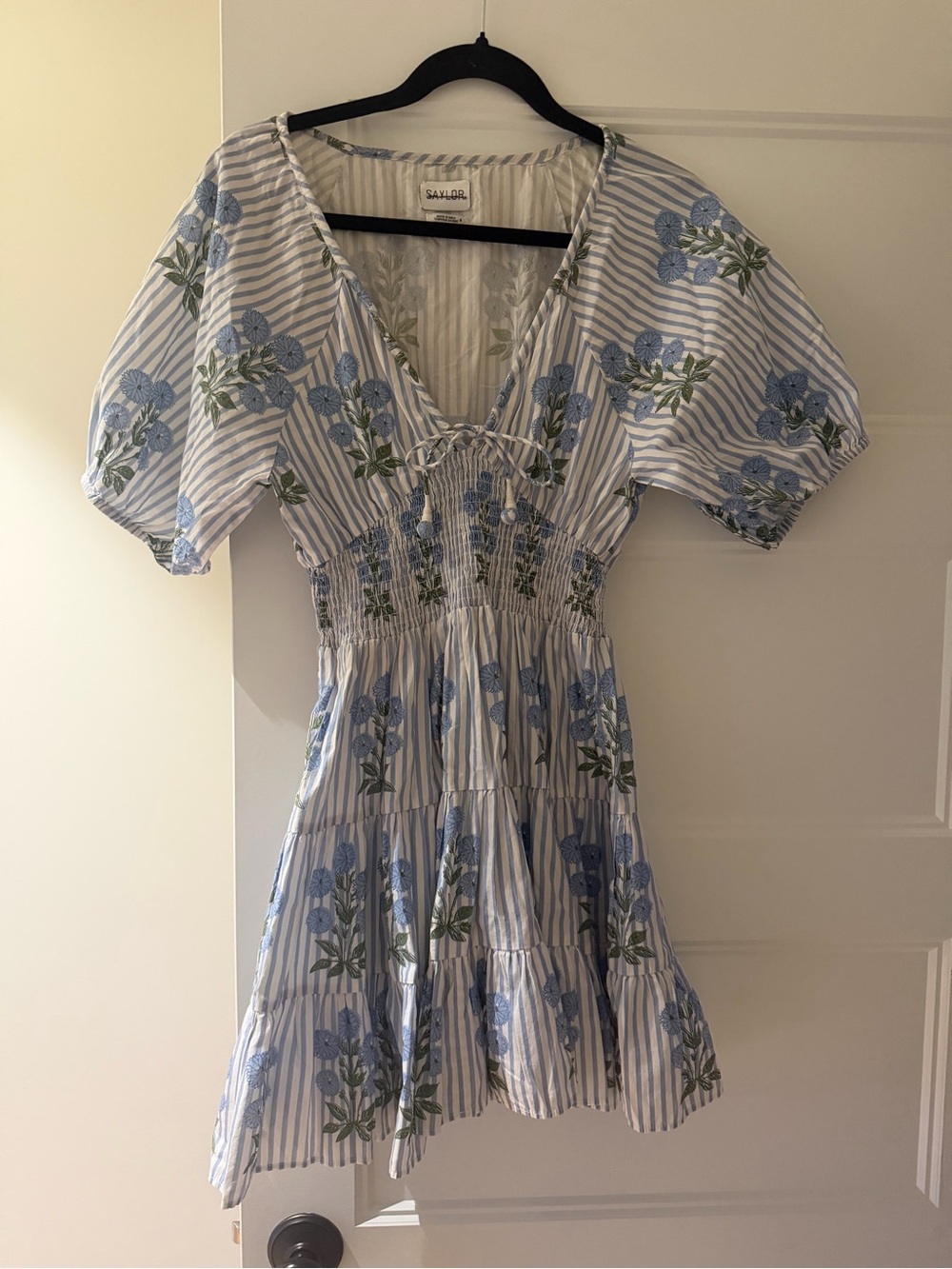 SAYLOR “Greyson” Blue & White Striped Floral Smocked Dress size Small